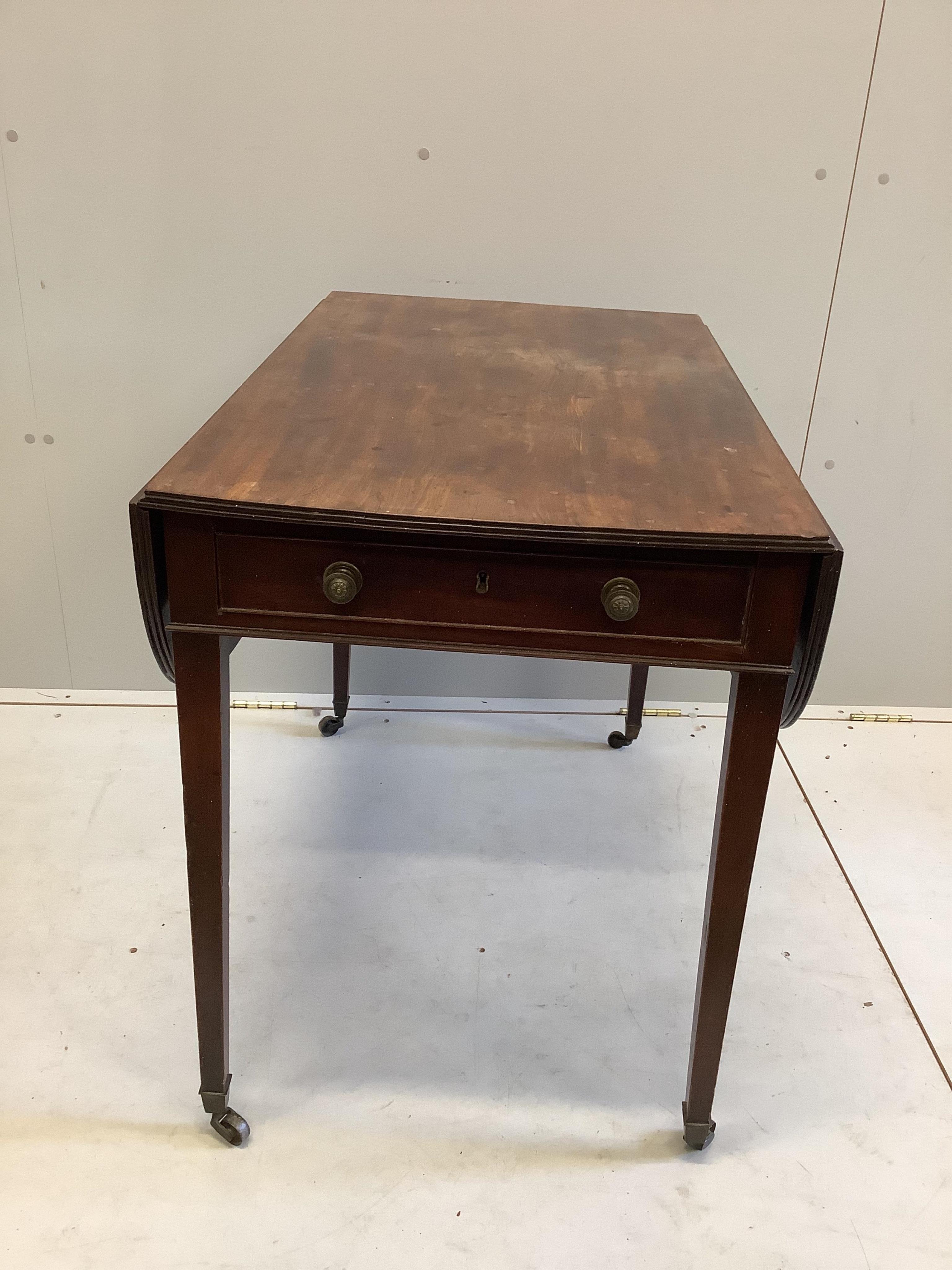 A George III mahogany Pembroke table, width 87cm, depth 54cm, height 71cm. Condition - fair